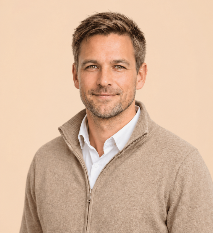 David Hansen, Vertriebsassistenz