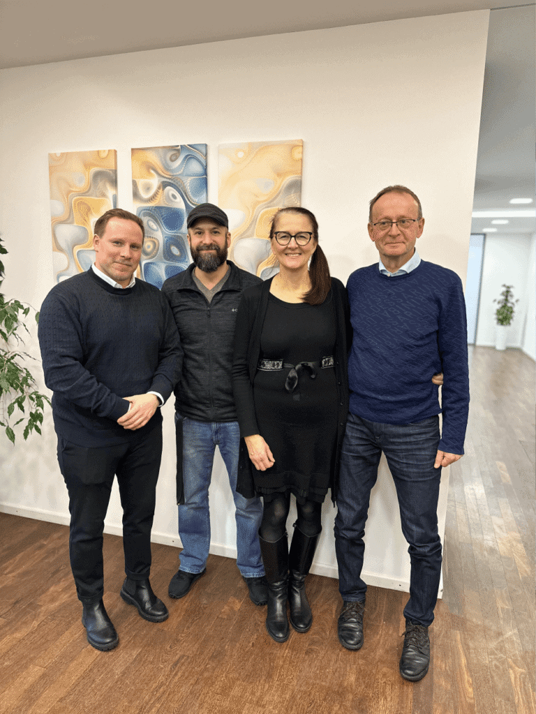 aciej Z. nach erfolgreichem Immobilienverkauf beim Notartermin in München