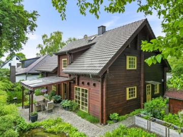 6-Zimmer-Wohntraum im Grünen – Holz-Blockhaus mit Sauna in Ohlstedt!, 22397 Ohlstedt, Einfamilienhaus
